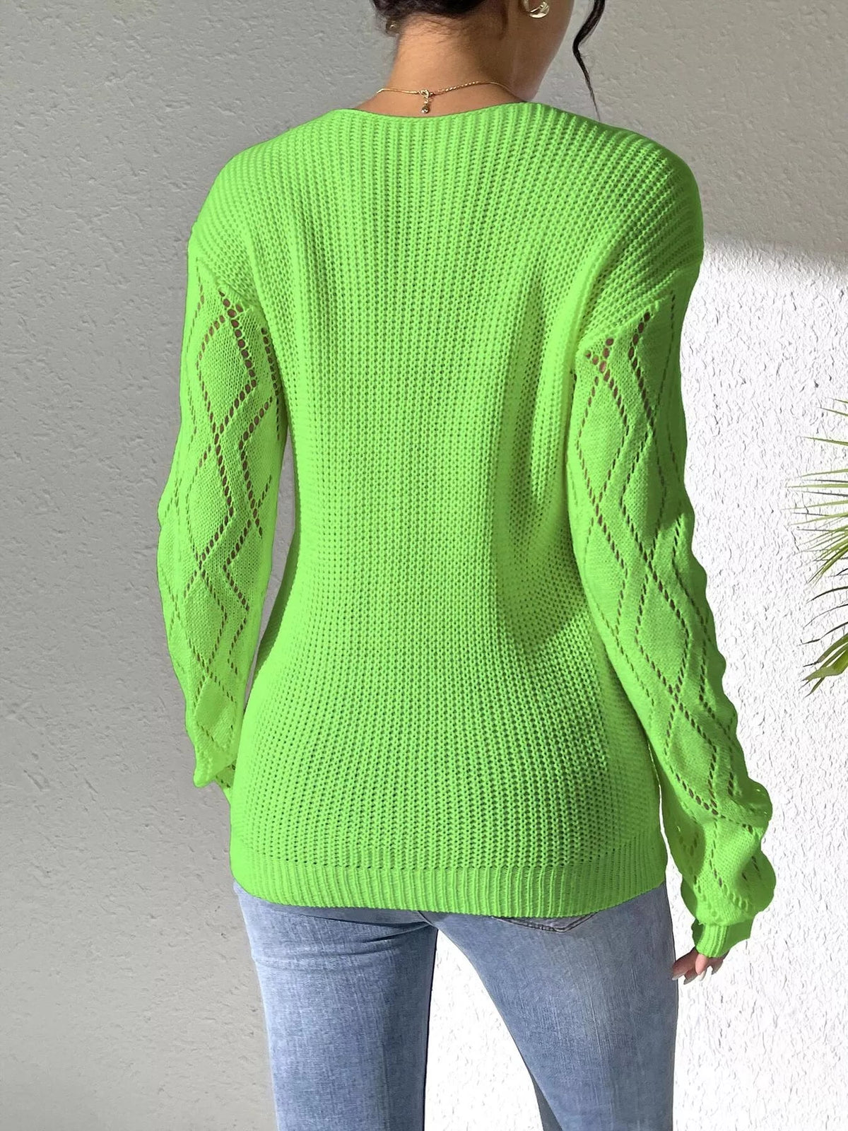 Floral Applique V-Neck Openwork Sweater - Artículos HE