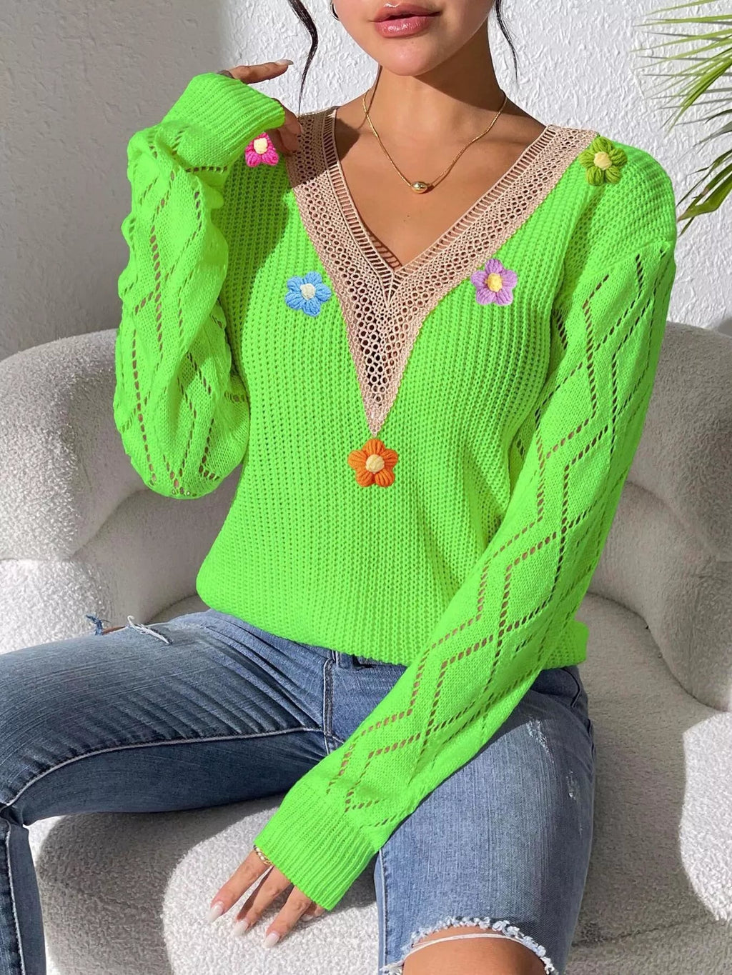 Floral Applique V-Neck Openwork Sweater - Artículos HE
