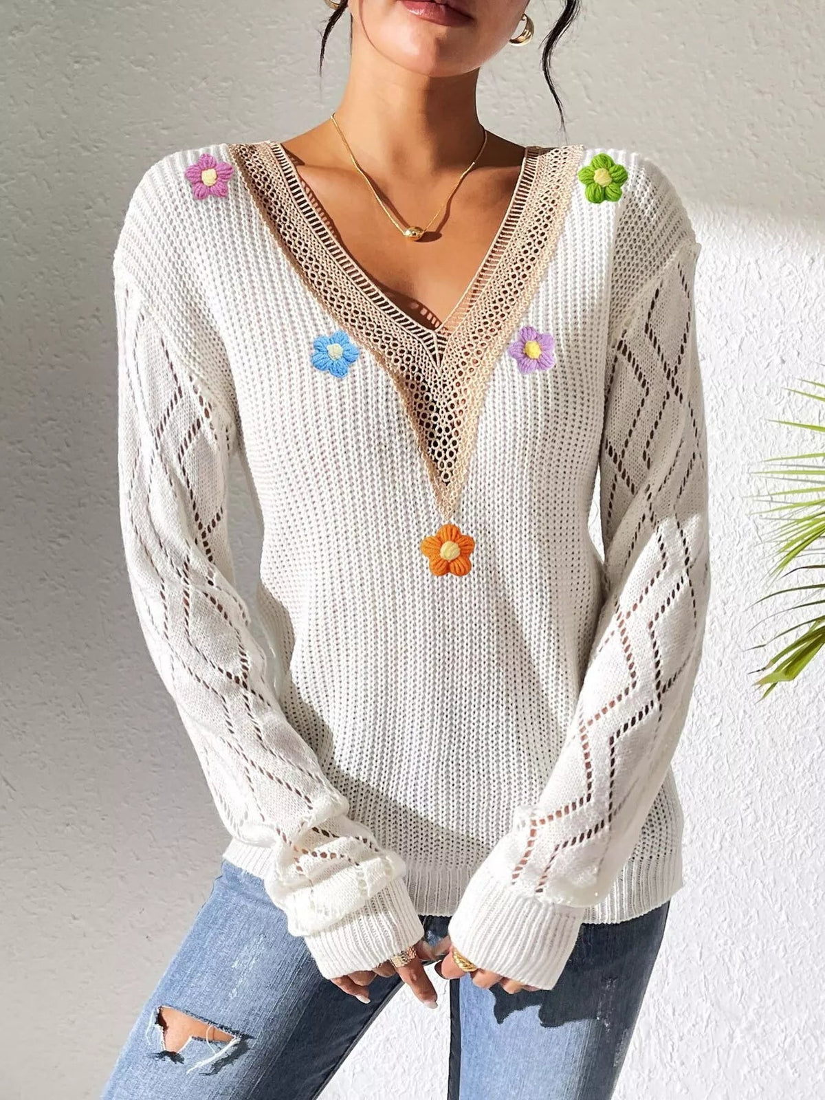 Floral Applique V-Neck Openwork Sweater - Artículos HE