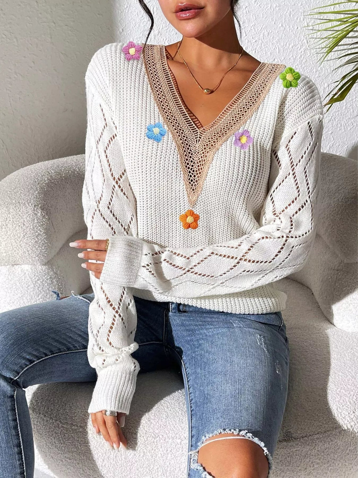 Floral Applique V-Neck Openwork Sweater - Artículos HE