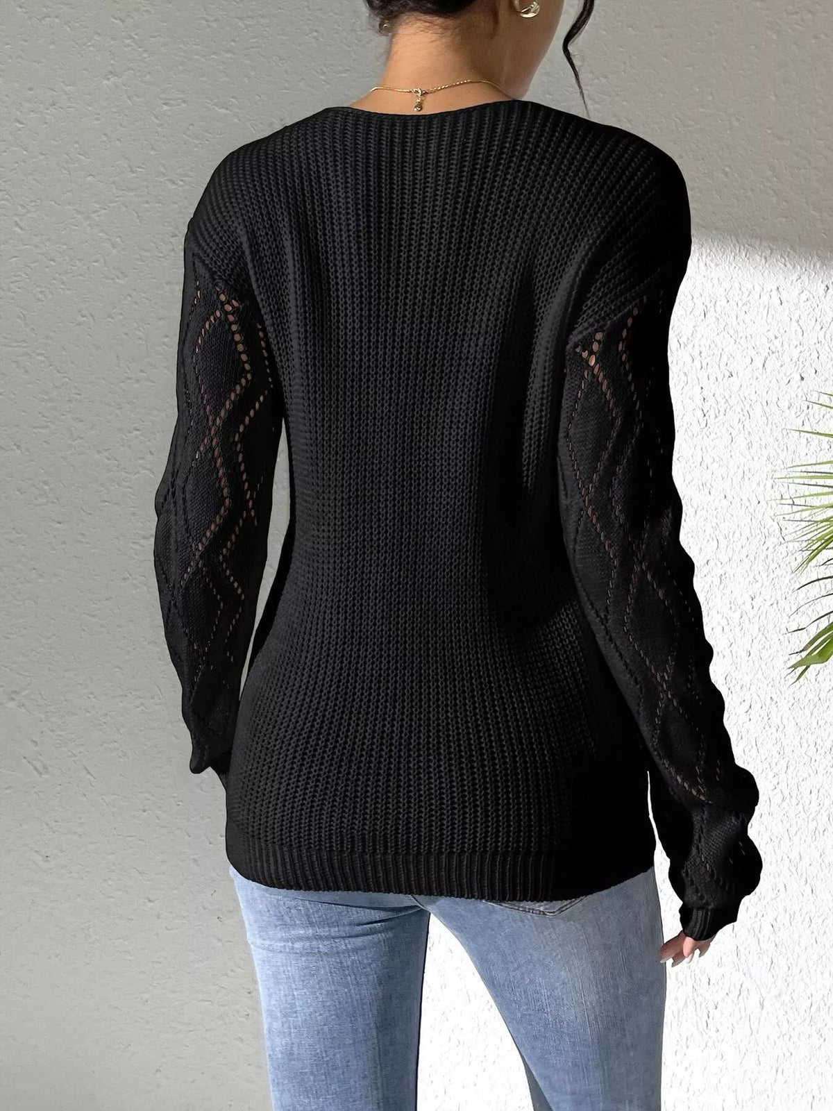 Floral Applique V-Neck Openwork Sweater - Artículos HE