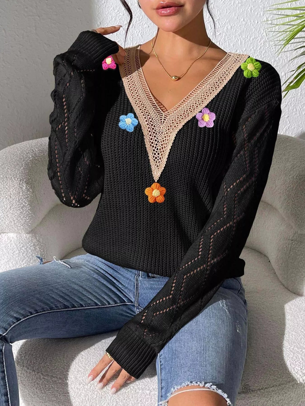 Floral Applique V-Neck Openwork Sweater - Artículos HE