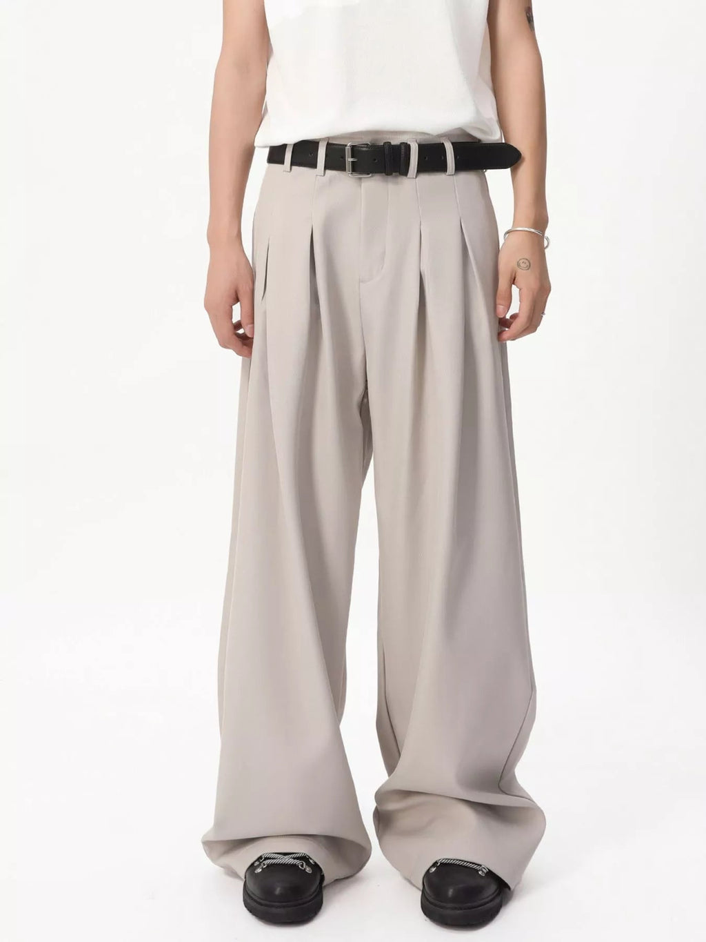 Pantalón de pernera ancha con pinzas y cintura alta para hombre - Artículos HE