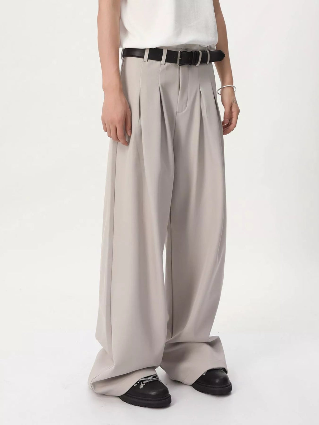 Pantalón de pernera ancha con pinzas y cintura alta para hombre - Artículos HE