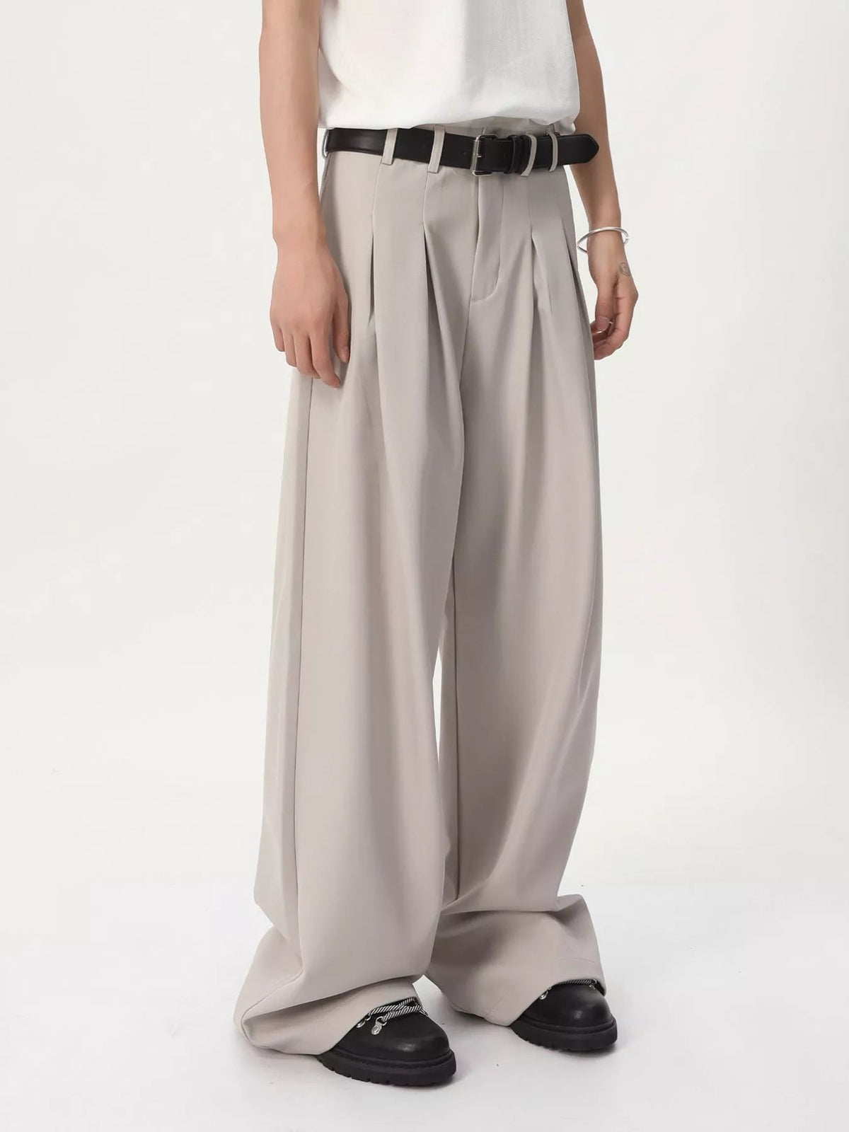Pantalón de pernera ancha con pinzas y cintura alta para hombre - Artículos HE