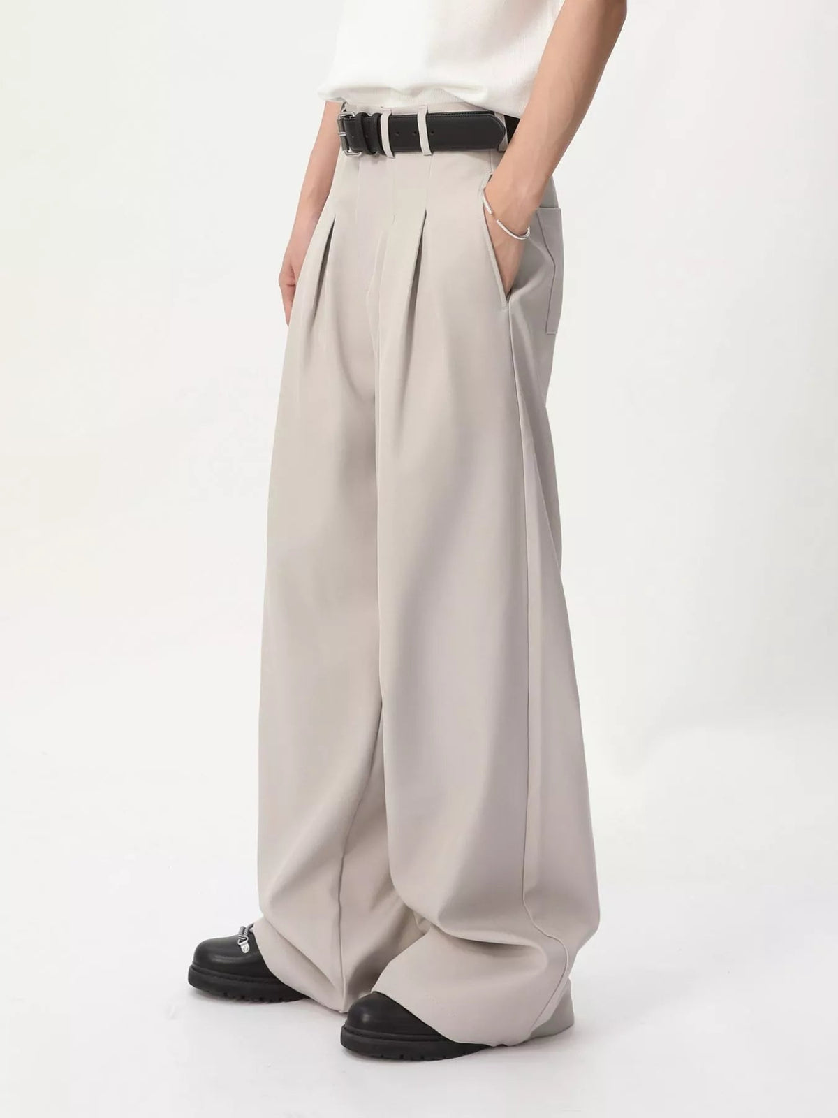 Pantalón de pernera ancha con pinzas y cintura alta para hombre - Artículos HE