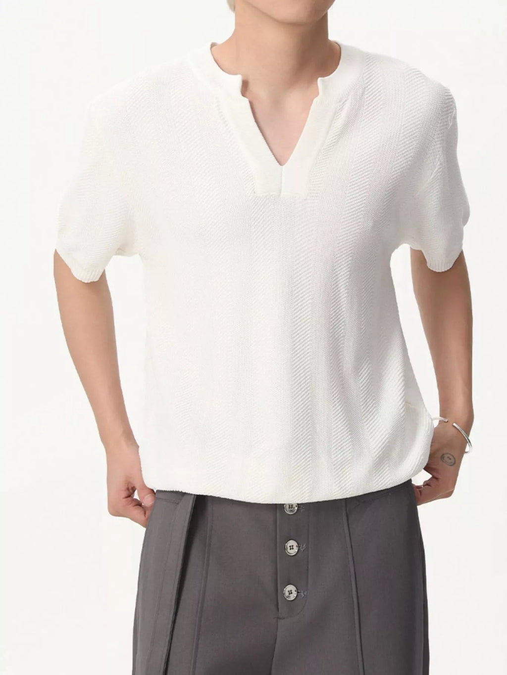 Top de punto de manga corta con escote en pico para hombre - Artículos HE